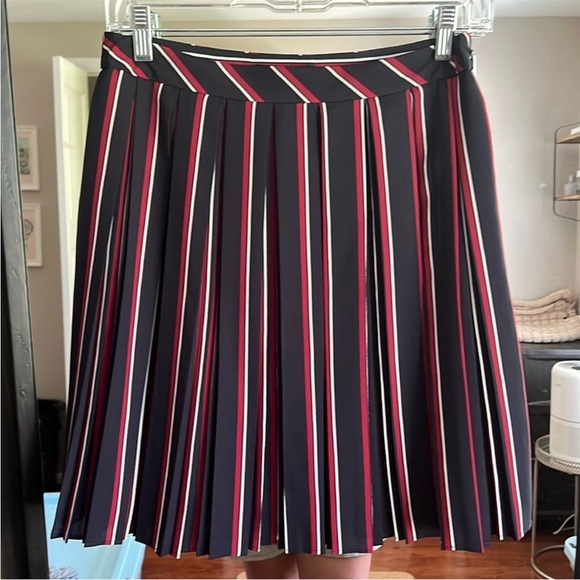 ✨ BANANA REPUBLIC Pleated Stripe Skirt – Size 0 – NWT ✨ - Picture 1 of 4